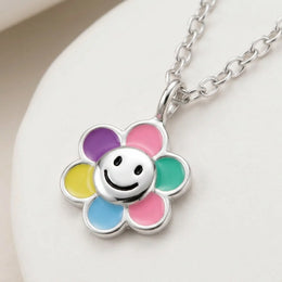 Colar infantil com flor sorridente
