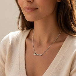 Laura Namnhalsband | 18 karat guld, silver och vermeil | Klar för leverans