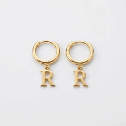 Boucles d'oreilles pendantes personnalisées avec initiale, en or ou en argent – Créoles sur mesure