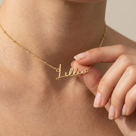 Necklace Lillie Name Necklace HBD: Held, for scale