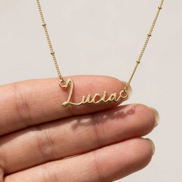 Kalung Nama Lucia