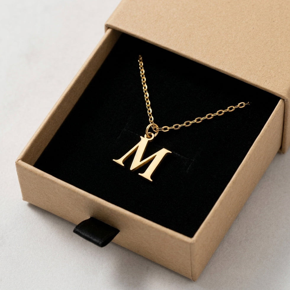 M-ketting | Hanger met initiaal en letter M, goud en zilver