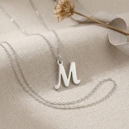 M-ketting | Hanger met initiaal en letter M, goud en zilver