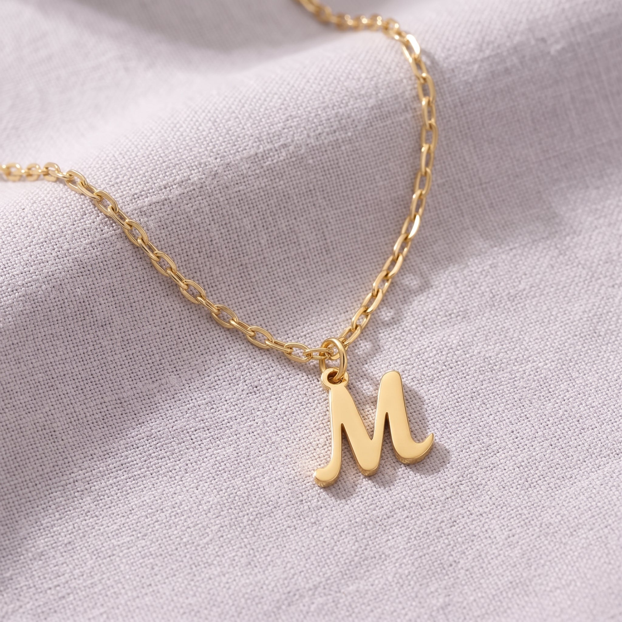 Ketting met de initialen M