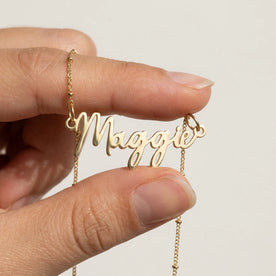 Collier prénom Maggie | Or 18 carats, argent et vermeil | Prêt à être expédié