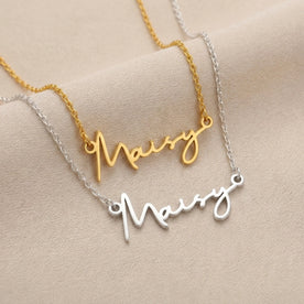 Collier prénom Maisie | Or 18 carats, argent et vermeil | Prêt à être expédié