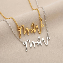 Collier prénom MrsW | Or 18 carats, argent et vermeil | Prêt à être expédié