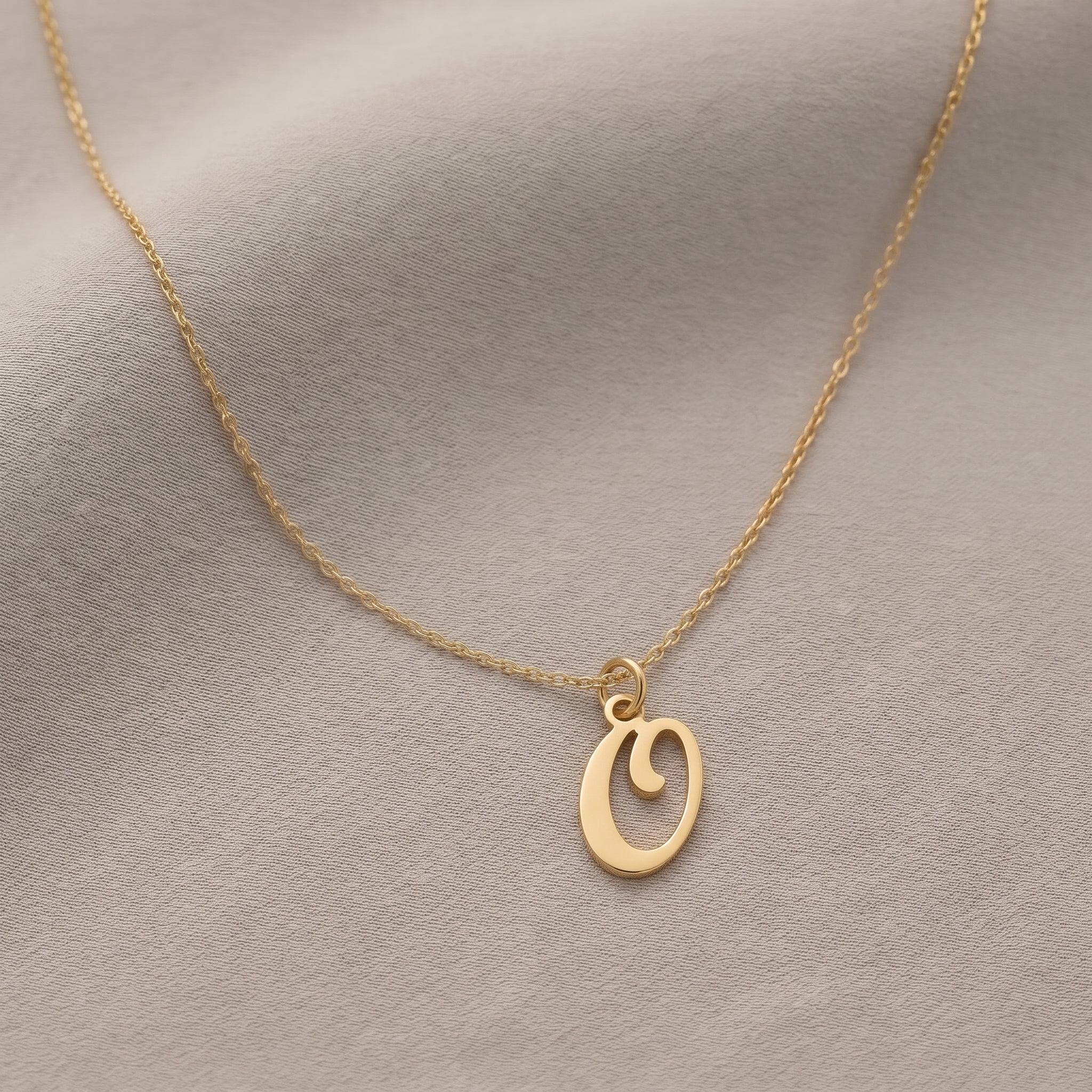 Ketting met de initialen O