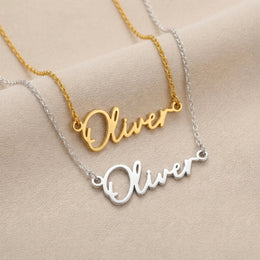 قلادة باسم Oliver