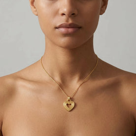 Collier en forme de cœur ajouré