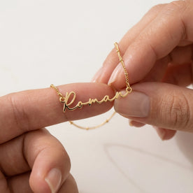 Kalung Nama Roman