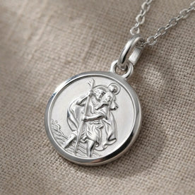 Collar con medallón de San Cristóbal