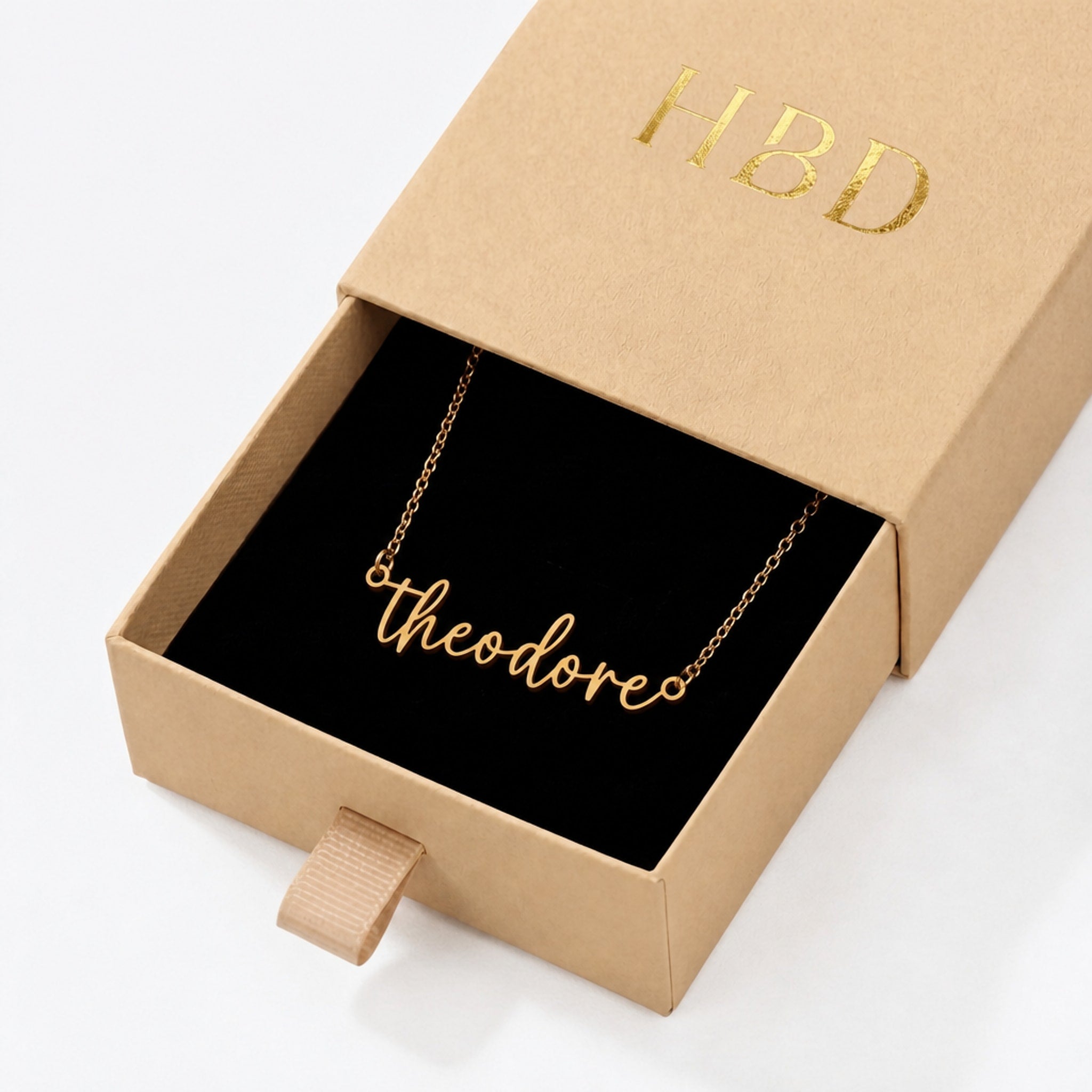 Colar com o nome Theodore