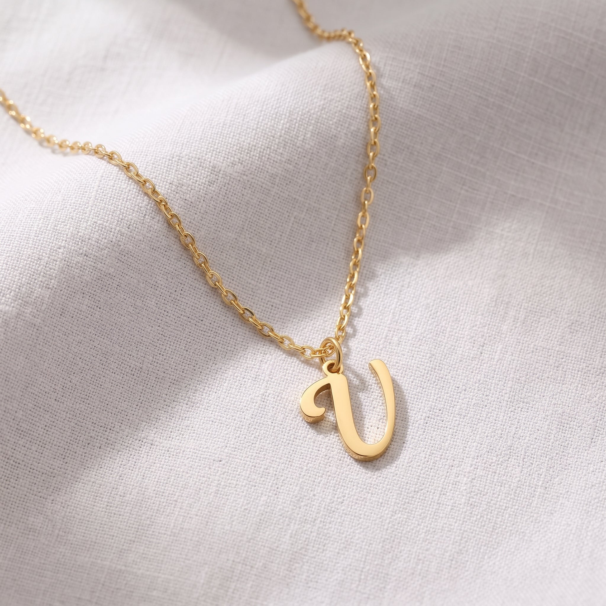 Ketting met de initialen V
