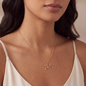 Collana personalizzata con doppia iniziale e e commerciale (&) – Oro e argento
