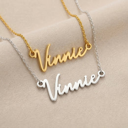 Collier prénom Vinnie | Or 18 carats, argent et vermeil | Prêt à être expédié