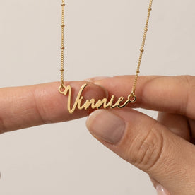 Collier prénom Vinnie | Or 18 carats, argent et vermeil | Prêt à être expédié
