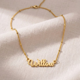 Collier prénom Willow | Or 18 carats, argent et vermeil | Prêt à être expédié