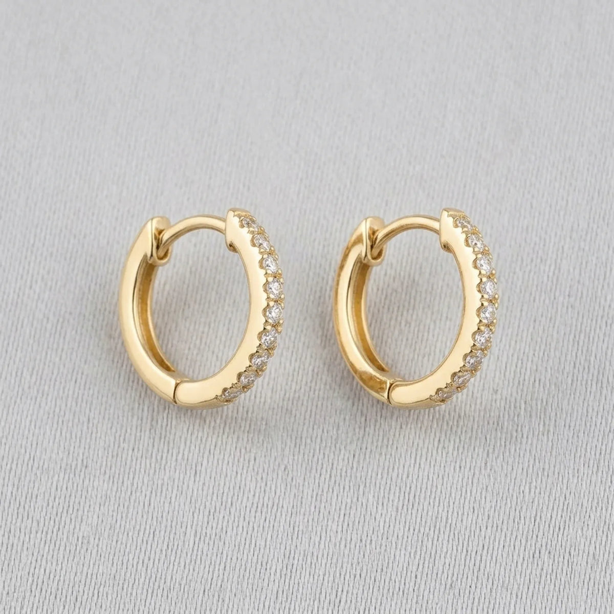 Boucles d'oreilles créoles à charnière en zircone - Bijoux élégants pour toutes les occasions