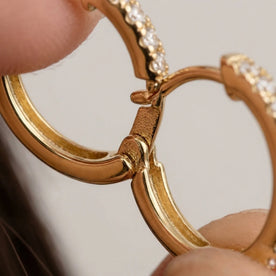 Boucles d'oreilles créoles à charnière en zircone - Bijoux élégants pour toutes les occasions