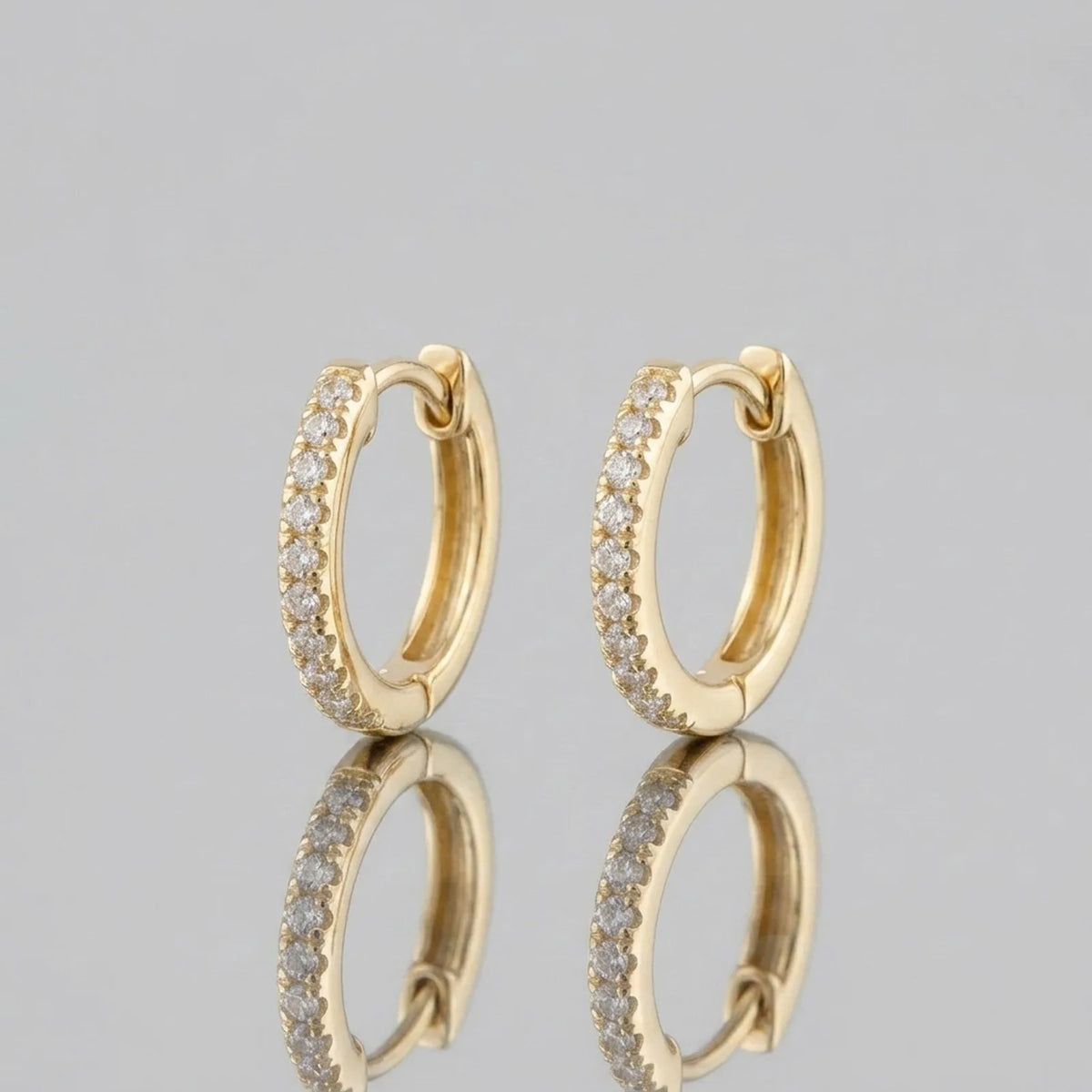 Boucles d'oreilles créoles à charnière en zircone - Bijoux élégants pour toutes les occasions